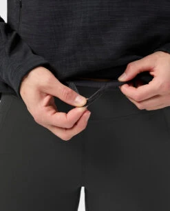 STIO Women's Glide Tech Legging 38 STIO Women's Glide Tech Legging -STIO CLOTHING 100502 001 7 ba7015cf 3b67 47ed 8861 cc28f551b55e