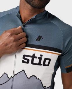 Men's Stio® Team Jersey SS -STIO CLOTHING 200766 420 7 947c33ad febb 4289 b097 e8a589fe80f4
