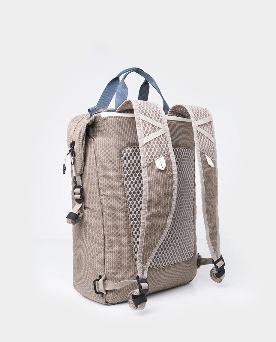 STIO Cacher Tote Pack 15L 12 STIO Cacher Tote Pack 15L - Image 10