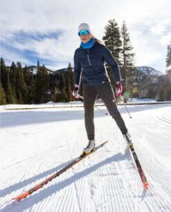 STIO Women's Pinion Down Pullover 35 STIO Women's Pinion Down Pullover -STIO CLOTHING PDP Lifestyle tile Women s Pinion Down Pullover